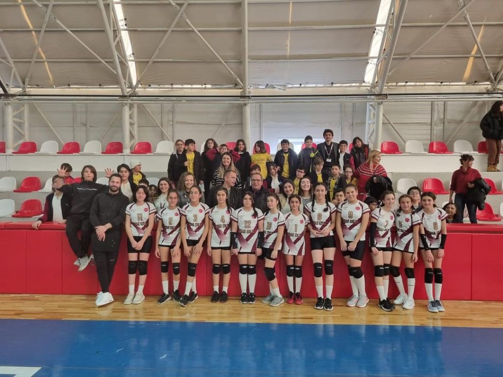 UÇAN KOLEJ VOLEYBOL TAKIMIMIZ